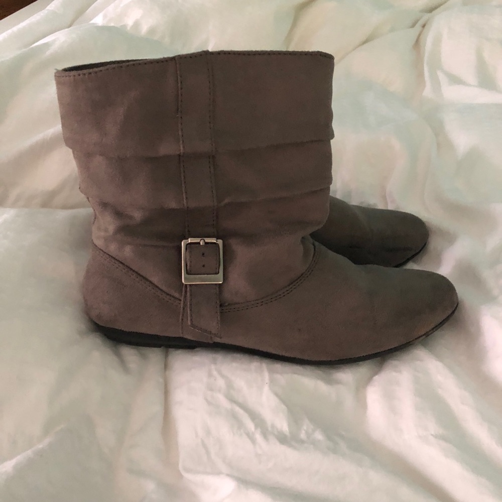 Grey Boots - Picture 2 of 3